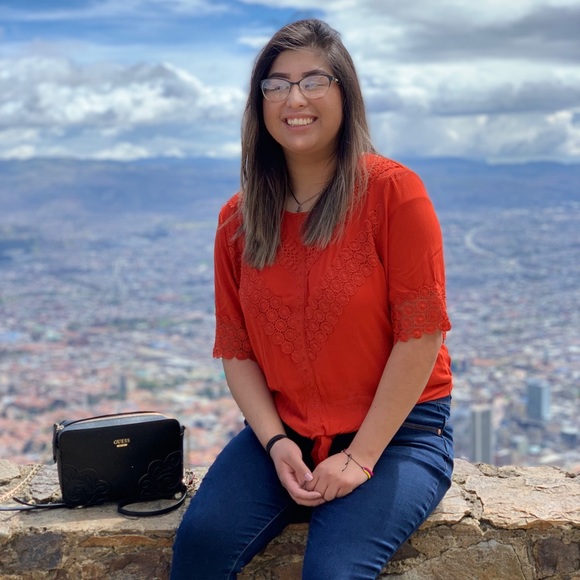 Meet your Posher, Janet - Picture 3 of 4